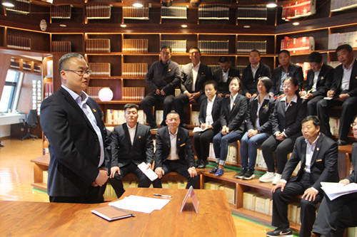 12501357_公司党委书记、董事长郭强在马克思书屋讲党课_副本.jpeg